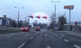 Kierowca w Bydgoszczy upewnił się, że nic nie jedzie i... złamał przepisy [wideo]