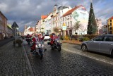 NOWA SÓL.  Mikołaje na motorach przejechały ulicami miasta. Za kilka dni wesprą Dom Samotnej Matki w Zielonej Górze