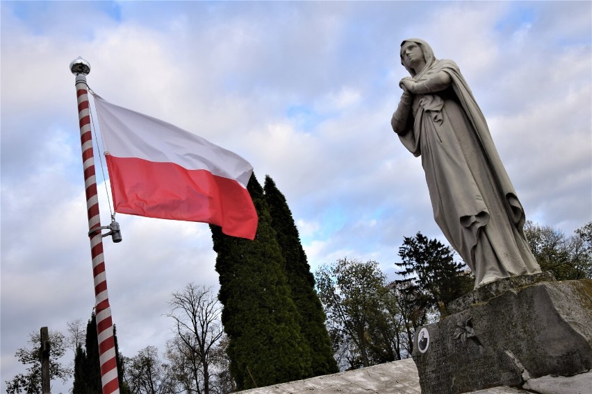 Cmentarz w Błaszkach. Nostalgiczny spacer po nekropolii przed Wszystkimi Świętymi ZDJĘCIA