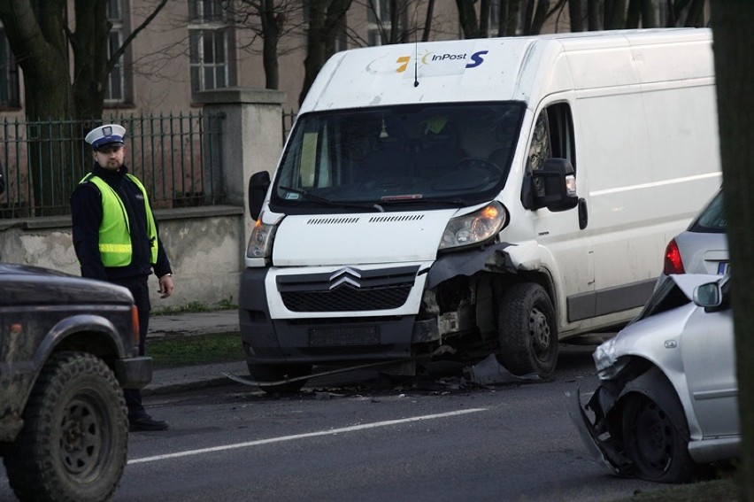 Wypadek na ulicy Rzeczypospolitej w Legnicy [ZDJĘCIA]