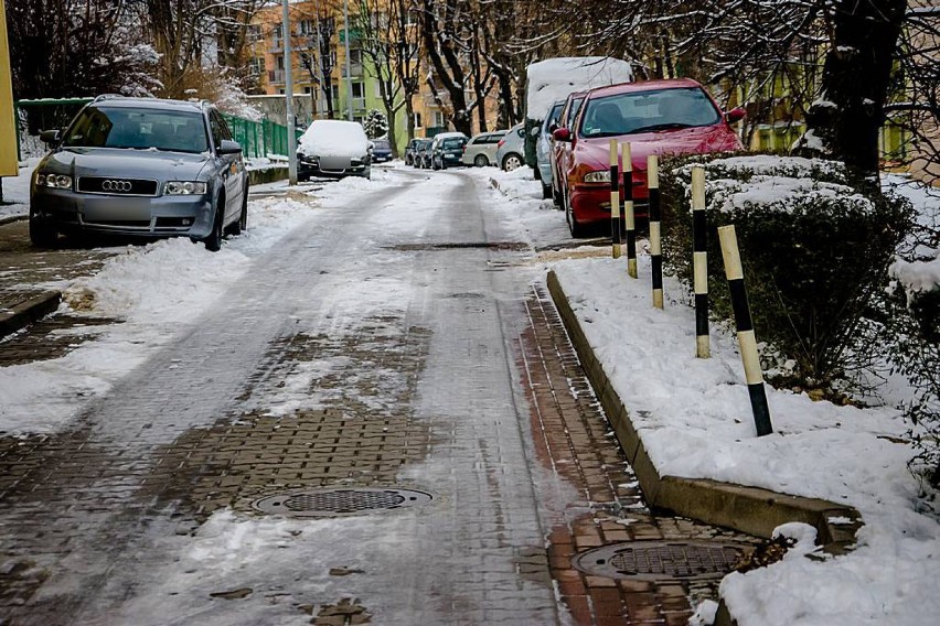 Wałbrzych: Lód na ulicach Michałowskiego i Malczewskiego (ZDJĘCIA)