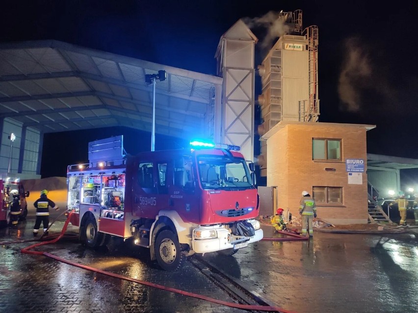 Pożar w suszarni kukurydzy w Borucinie. Akcja strażaków...