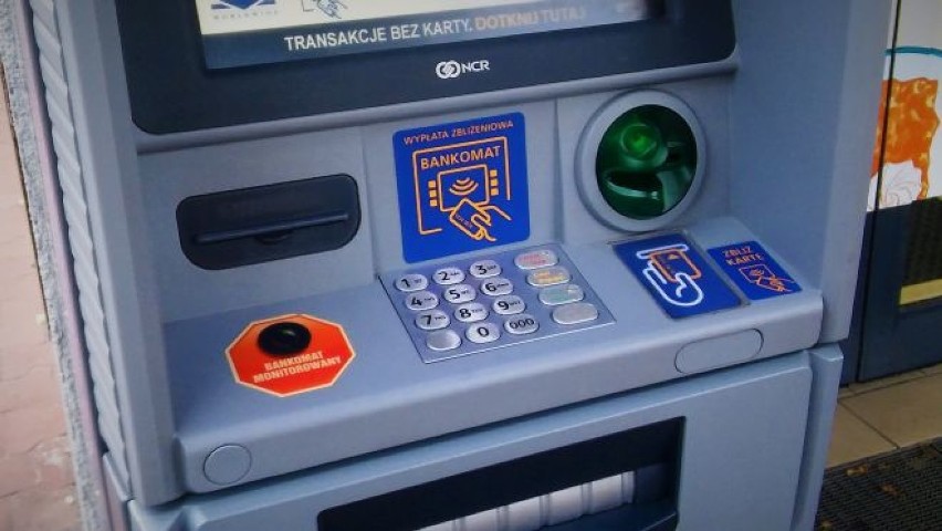 Policja apeluje: nie skanujcie QR kodów z bankomatów, bo to może być oszustwo