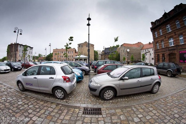 Abonament na parking przy ulicach Rycerskiej i Kilińskiego będzie kosztował 250 zł za miesiąc i 600 zł za kwartał