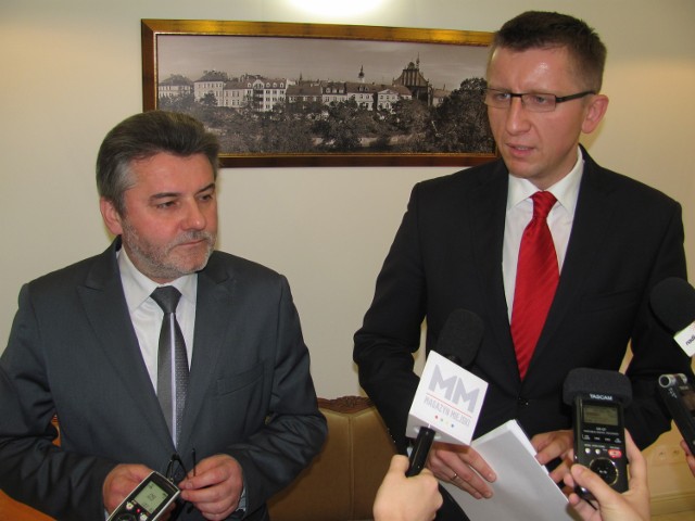 Z projektem planu transportowego dla Kalisza dziennikarzy zapoznali prezydent miasta Janusz Pęcherz i wiceprezydent Dariusz Grodziński.