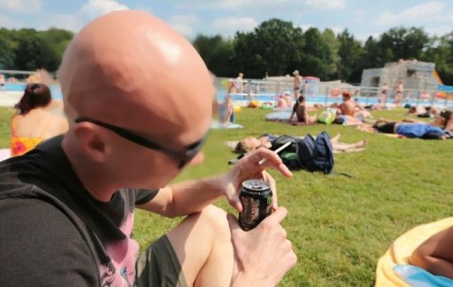 Nawet 500 zł za picie alkoholu i palenie na kąpieliskach w Szczecinie