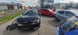 Kraków. Wyjechał sportowym autem prosto z salonu i skasował cztery inne na parkingu. "Tragedia na Dębnickim nic ich nie nauczyła"