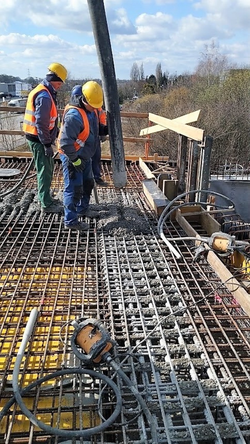 Budowa obwodnicy piastowskiej Opola - betonowanie estakady...