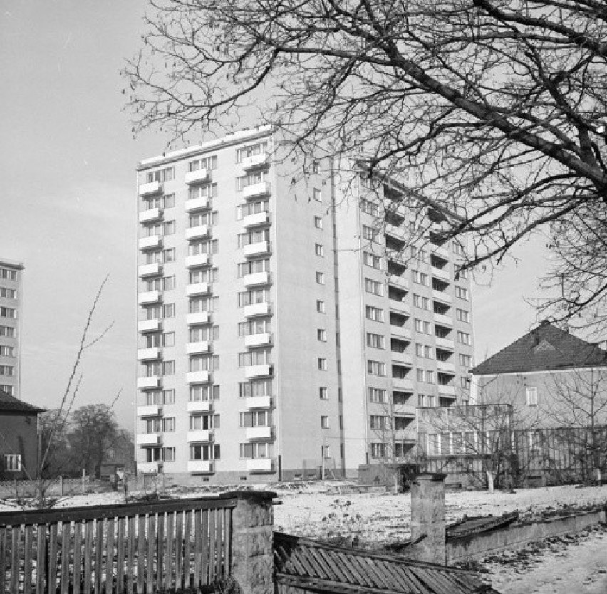 Opole. Rok 1974. Blok przy ulicy Wojska Polskiego.