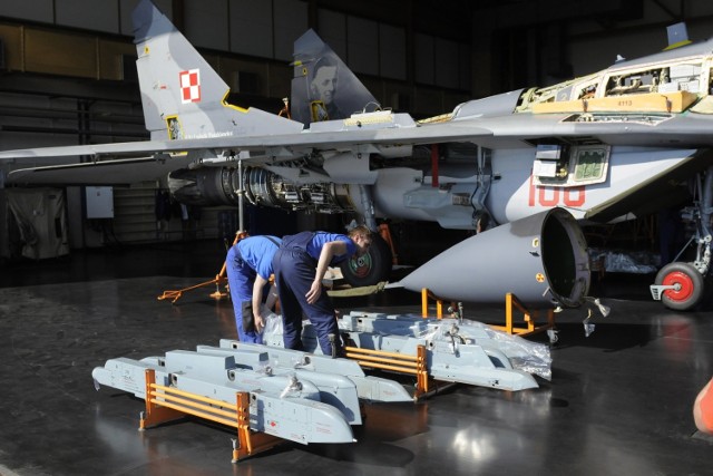 Wojskowe Zakłady Lotnicze Nr 2 w Bydgoszczy słyną z wysokiej jakości wykonywanych napraw i przeglądów gwarancyjnych samolotów. Teraz docenił to Boeing