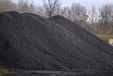 Opóźnienia w dostawie jednego rodzaju węgla, zapas innego. Informacje na temat dostępności węgla w gminie Damasławek 