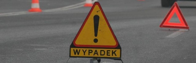 Wypadek koło Zieleniaka, taksówka wjechała w tramwaj