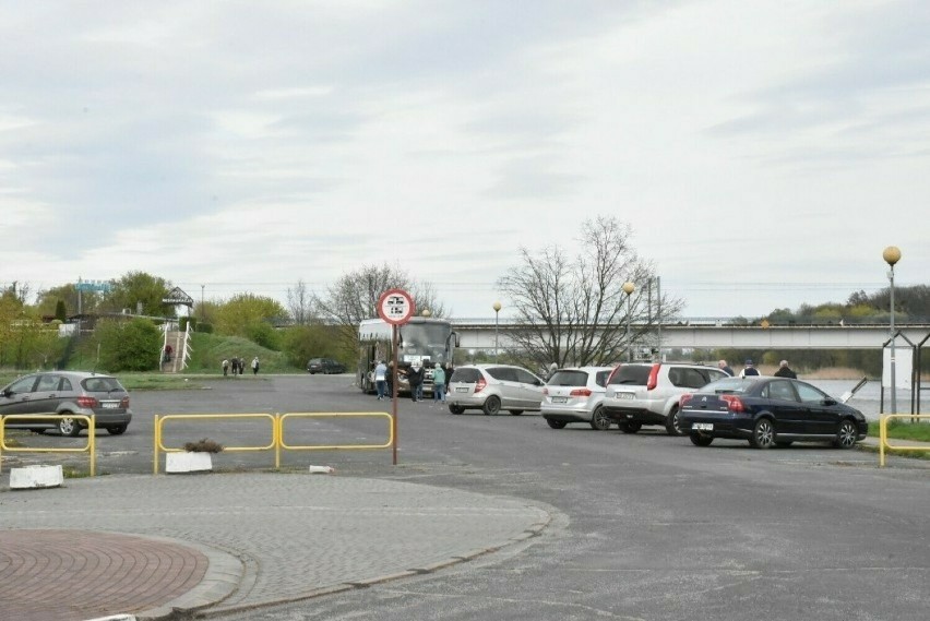 Największy parking w Kałdowie władze Malborka planowały...