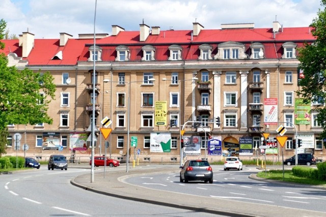 Planty to dzielnica znajdująca się w centrum Radomia, która od zawsze kojarzona była z Państwową Fabryką Broni. .Na terenie Plant znajduje sie MOSiR, który jest aktualnie centrum wydarzeń sportowych w naszym mieście. Obok znajduje się park. W budynku przy ul. Kościuszki 6 w okresie II wojny światowej znajdowała się siedziba Gestapo. 

Przeglądaj dalej, aby zobaczyć kolejne slajdy