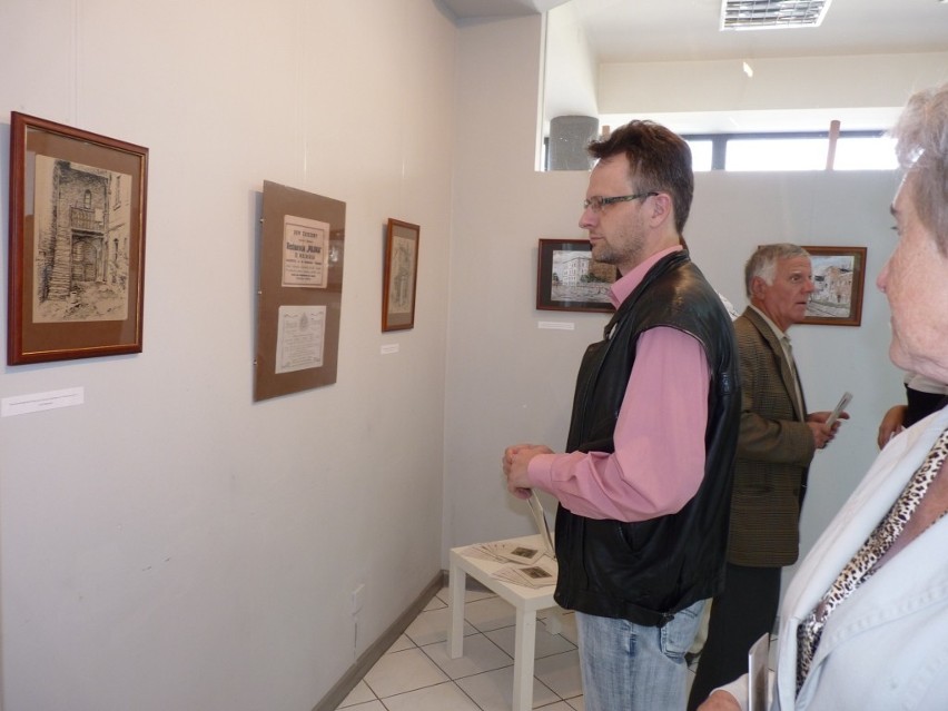 Wystawa rysunków Tomasza Kuźnickiego otwarta w MDK w Radomsku [ZDJĘCIA]