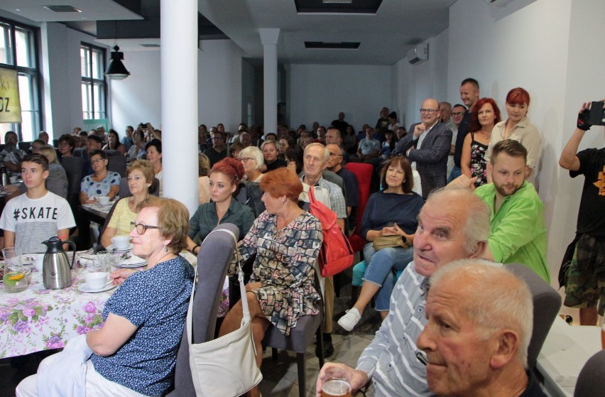 Około 150 osób przyszło, aby posłuchać Lecha Flaczyńskiego o...