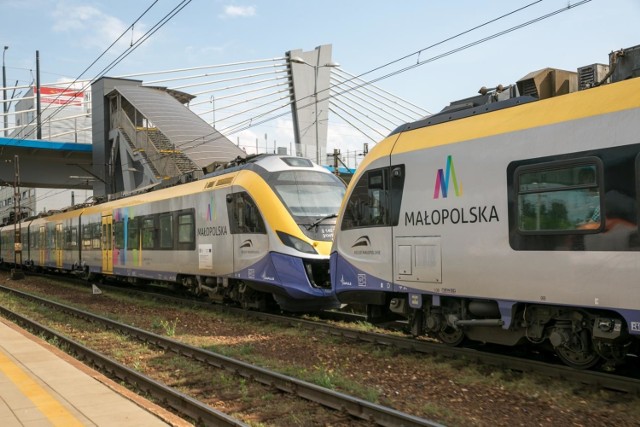 Obecnie Koleje Małopolskie posiadają 22 pociągi