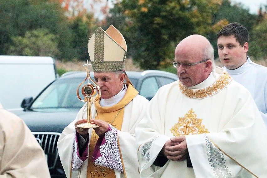 Relikwie Świętego Jana Pawła II trafiły do parafii na osiedlu Piekary w Legnicy