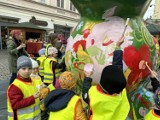 Szukanie zajączka i malowanie wielkiego zwierzaka! To już przedświąteczna tradycja w mieście. Ale się działo na deptaku!