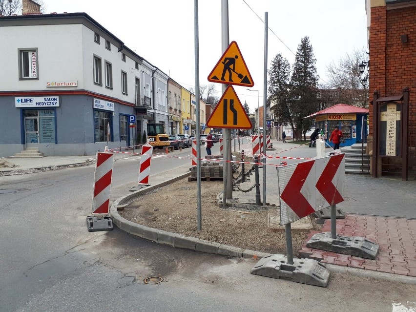 Nie dla rowerów przed kościołem, czyli ulica Czackiego w Jaśle znów w przebudowie