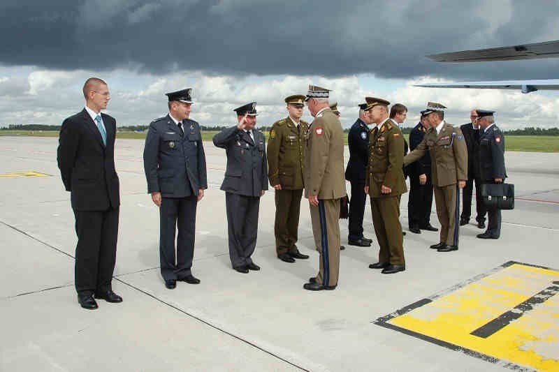 Szef Sztabu Generalnego WP z wizytą u malborskich żołnierzy na Litwie