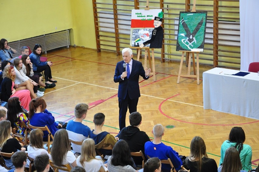 Jerzy Buzek w Jastrzębiu spotkał się z uczniami