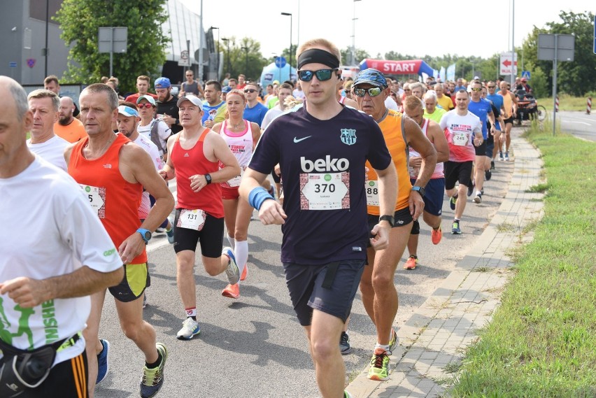 Biegacze opanowali Toruń! Setki osób wystartowały w "Run Toruń - Zwiedzaj ze zdrowiem!". Mamy dużo zdjęć!