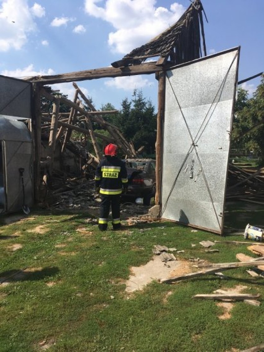 Zawaliła się drewniana stodoła w Łowyniu (31.07.2018)

NOWY...