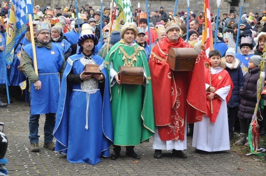 Konecki Orszak Trzech Króli z wielkim kolędowaniem [WIDEO, ZDJĘCIA]