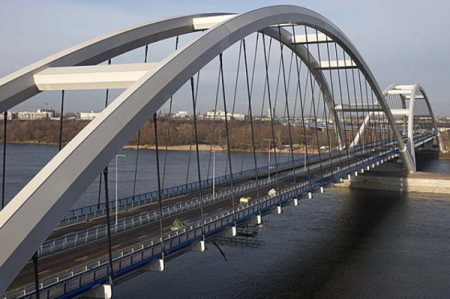 Toruń: Samobójca na nowym moście drogowym