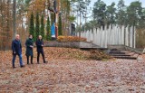 Przedstawiciele gminy Starogard Gdański upamiętnili ofiary zbrodni w Lesie Szpęgawskim