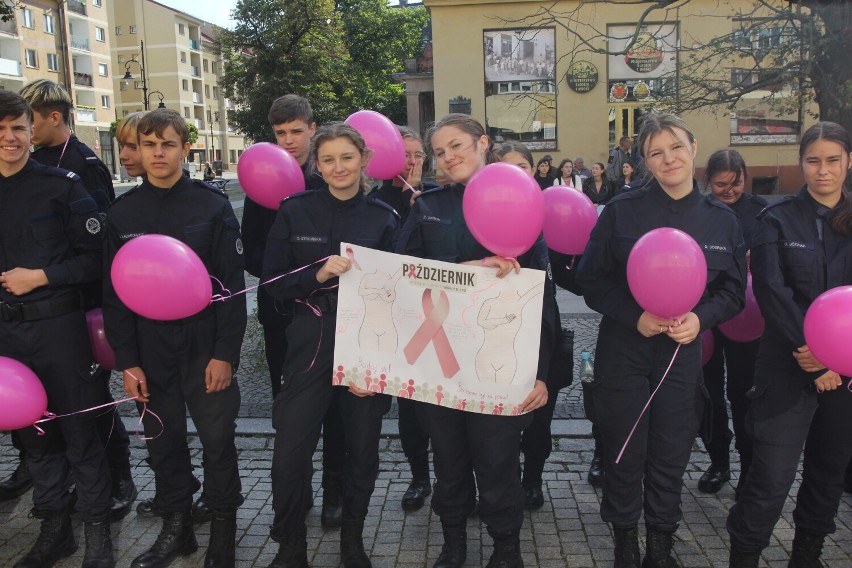 Ćwierćwiecze marszu promującego profilaktyczne badania piersi w Legnicy