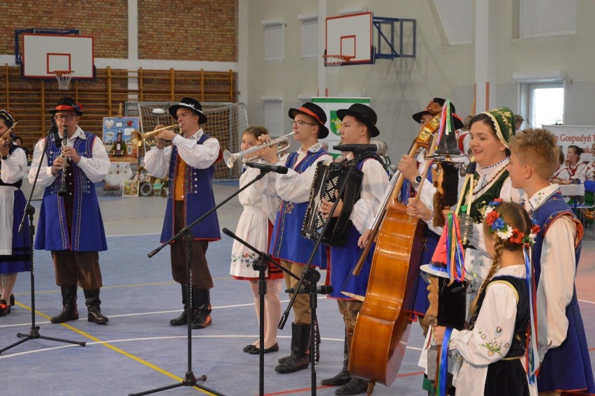 XVII Wojewódzki Turniej KGW w Żukowie - było śmiesznie i muzycznie | ZDJĘCIA cz. 2