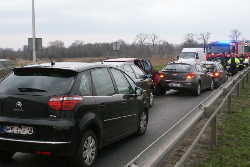 Wypadek na Szlaku Bursztynowym w Kaliszu. Zderzyło się pięć aut [FOTO]