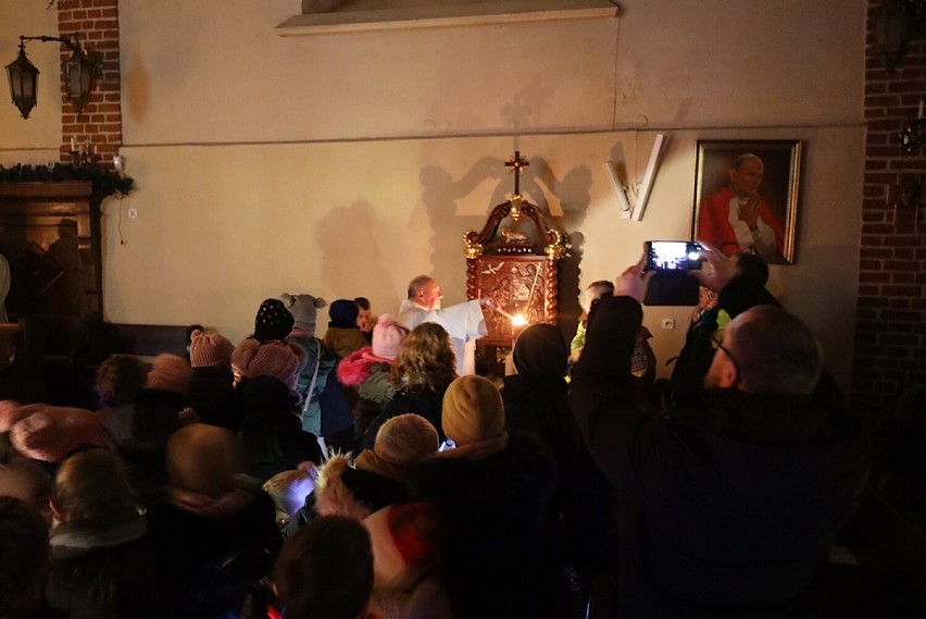 Betlejemskie Światło Pokoju w parafii farnej w Śremie
