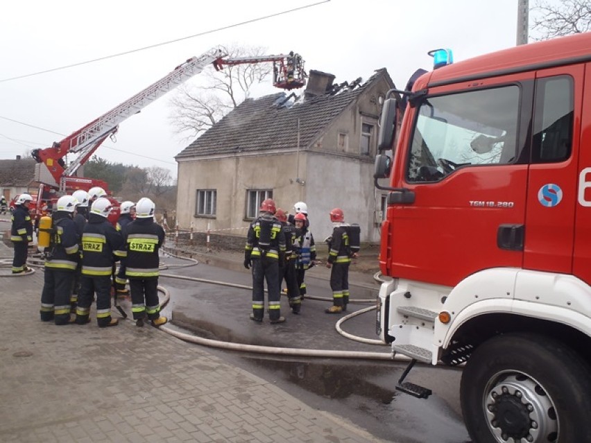 Zalesie - pożar budynku mieszkalnego do akcji pojechały jednostki- JRG Złotów, OSP Święta, Blękwit i Radawnica