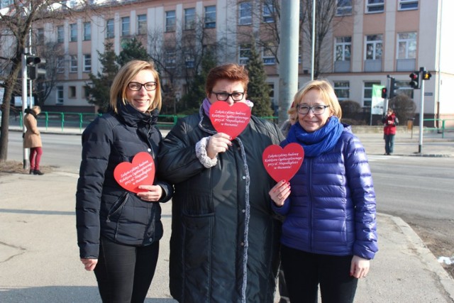 Panie Katarzyna Staniszewska, Dorota Wiśniewska i Agnieszka Gabrysiak z Aquanetu z serdeczną wiadomością dla mieszkańców o zakończeniu inwestycji