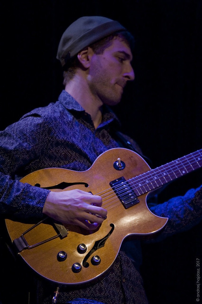 ... i Matt Gold na gitarze.fot. Andrzej Hajdasz