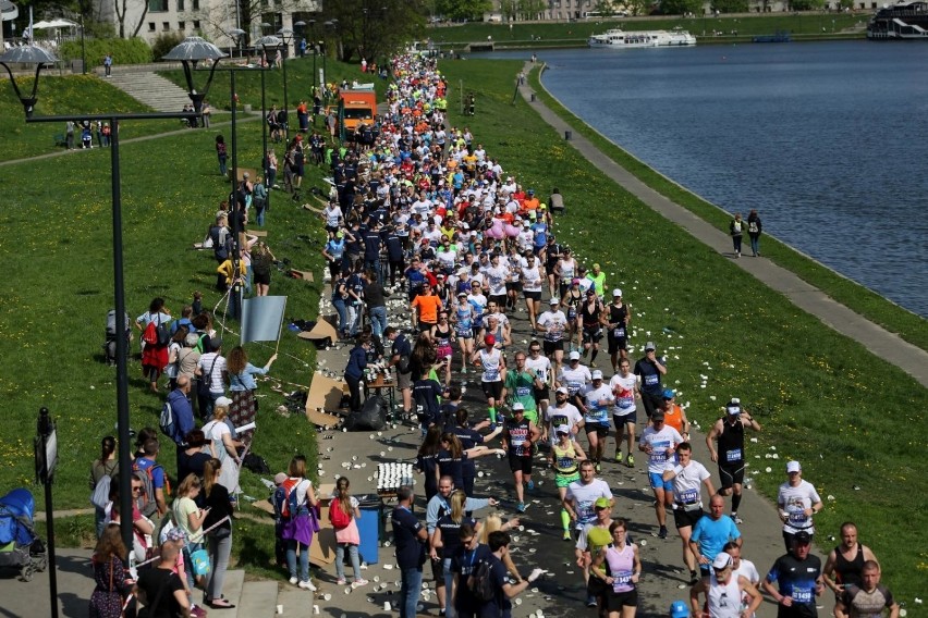 Cracovia Maraton 2019. W niedzielę 28 kwietnia odbędzie się Cracovia Maraton. Zobacz, jak biegali rok temu [ZDJĘCIA]