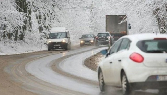 Pogoda w Łodzi w środę 16.02.2022

Środa przyniesie ze sobą opady deszczu, natomiast zachmurzenie będzie umiarkowane. Temperatura sięgnie do 6°C. Przewidywany jest południowo-zachodni wiatr o prędkości do 25 km/h. Ciśnienie atmosferyczne - 1006 hPa. 

Pogoda w Łodzi w czwartek 17.02.2022

W czwartek nastąpi skok temperatury, a w najcieplejszym momencie dnia termometry wskażą 10°C. Odczuwalna temperatura natomiast to 6°C. W czwartek może wystąpić lekki przelotny deszcz, zachmurzenie umiarkowane. Wiatr zachodni wiejący z prędkością 36 km/h. Ciśnienie atmosferyczne - 1004 hPa.




ZOBACZ WIĘCEJ NA KOLEJNYCH SLAJDACH!

