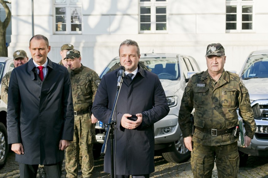 Posterunki Państwowej Straży Rybackiej we Włocławku, Grudziądzu i Kruszwicy otrzymały samochody marki Ford Ranger [zdjęcia]