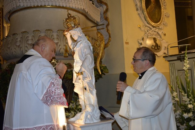 W środę, 9 października, w parafii św. Jakuba w Skierniewicach przyjęto figurę św. Michała Archanioła z cudownej groty objawień na Górze Gargano w południowych Włoszech. W uroczystości wzięli udział księża ze skierniewickich parafii oraz parafianie. Procesja przeszła z terenu plebanii do kościoła św. Jakuba.