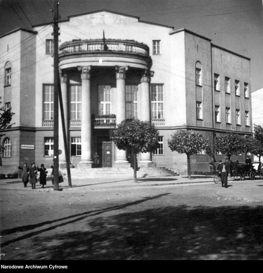 Budynek urzędowy szefa dystryktu. Daty: 1939-45.