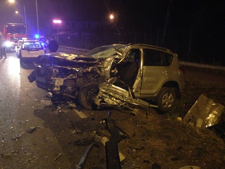 Wypadek w Krzeszowicach. Samochód osobowy zderzył się z ciężarówką w Krzeszowicach [ZDJĘCIA, WIDEO]