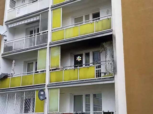 Balkon jednego z mieszkań na os. Chrobrego w Poznaniu został zniszczony