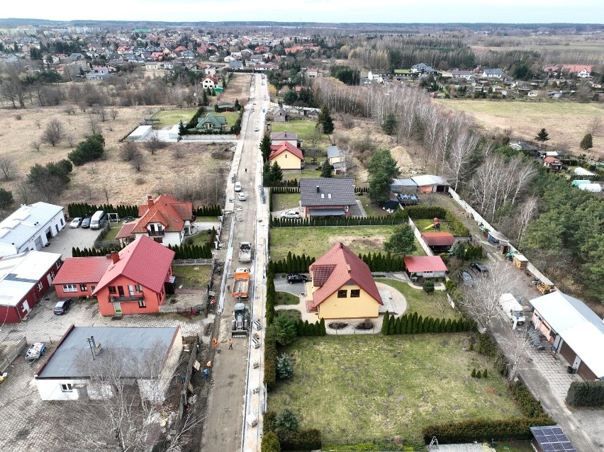 Rozbudowa ul. Jasnej w Zduńskiej Woli dobiega końca. Jakie są zalety inwestycji? ZDJĘCIA