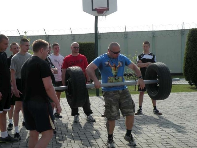 Dziś w Trzemesznie odbyły się II Amatorskie Mistrzostwa Strong Man Dla Wychowanków Zakładów Poprawczych i Schronisk Dla Nieletnich. Poniżej nasza fotorelacja.


Zobacz więcej: Trzemeszno: Amatorskie Mistrzostwa Strong Man