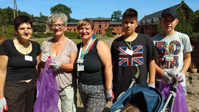 Członkowie organizacji Park Krajobrazowy Dolina Kamionki zachęcają do włączenia się w akcję sprzątania Doliny Kamionki. To już nie pierwsza taka akcja, ale pierwsza organizowana w takim scenariuszu (zdjęcia z poprzednich lat).