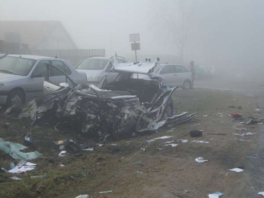 Wypadek w Jaśkach. Zderzyło się auto z ciężarówką
