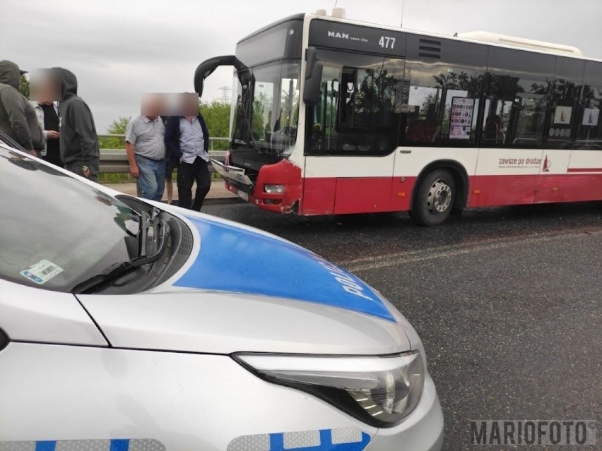 Opole. Wypadek z udziałem autobusu i trzech samochodów osobowych